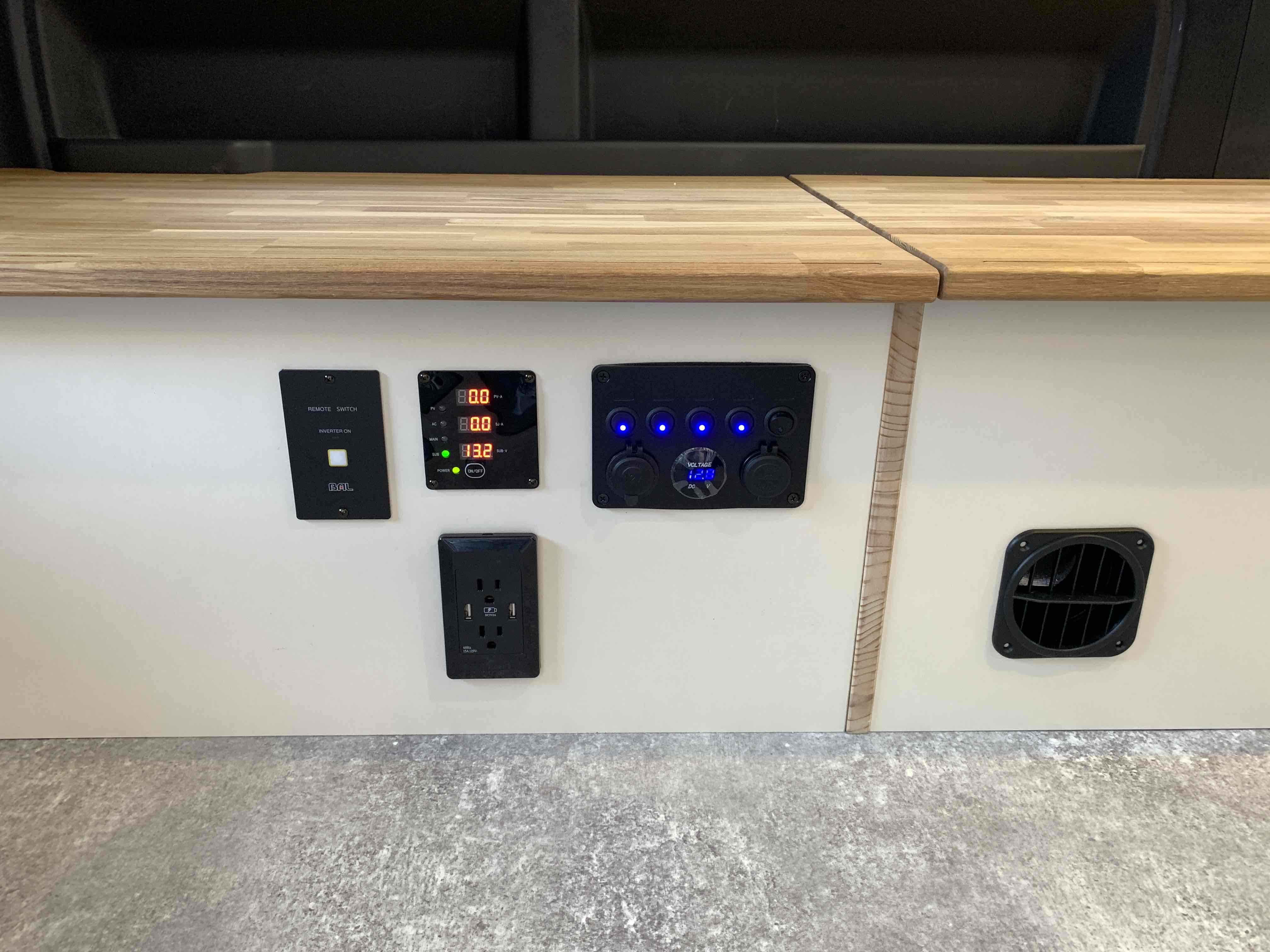 ハイエースハイルーフ